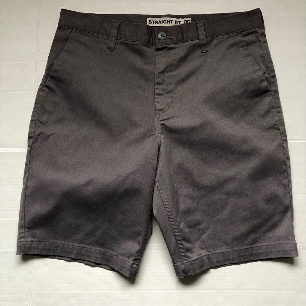 DC Shoes Khaki Flat Front Relaxed Fit Shorts (32)